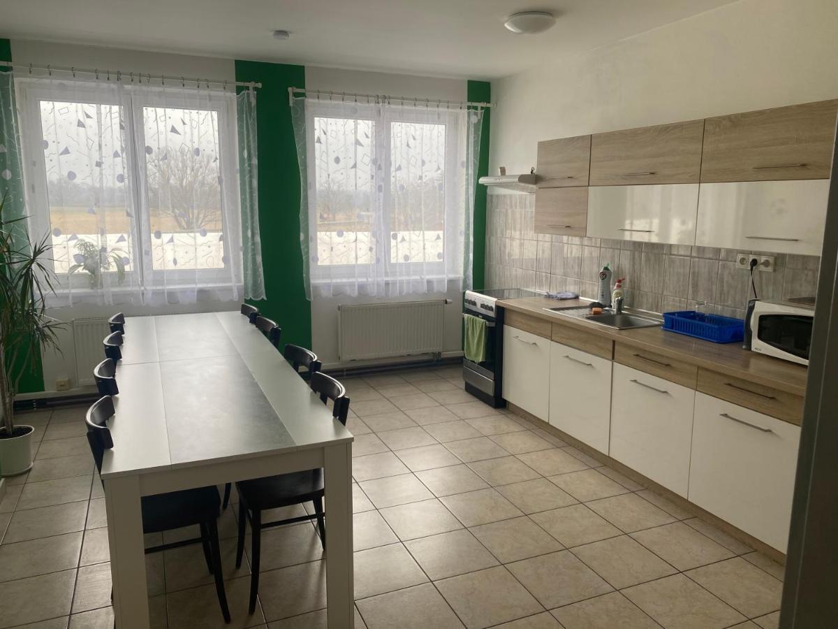 Penzion Prvni Liga Hradec Králové Exterior foto