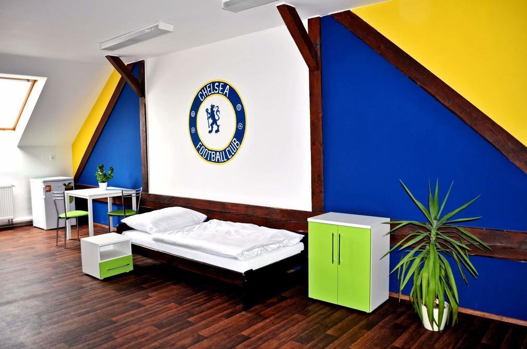 Penzion Prvni Liga Hradec Králové Zimmer foto